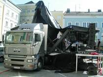 MAN_TGA18430,D20commonrail beim Abbau der transportablen Veranstaltungsbhne am unteren Hauptplatz in Ried i.I.;090926