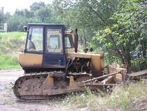 Diese FIAT bzw.Universal 445 Planierraupe war auf dem Motocross Gelnde in Lugau abestellt