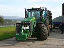 John Deere 8530 der Agrar-Produktion Niederzimmern aus 99428 Niederzimmern gesehen am 21.10.2009
