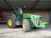 John Deere 8430 der Agrar-Produktion Niederzimmern aus 99428 Niederzimmern gesehen am 21.10.2009