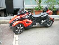 CAN AM steht am Seineufer