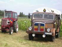 S 4000Z+ Traktor Universal 650 auf dem Museumselnde in Alt-Schwerin 2007