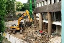 Cat 2240 bei Abbrucharbeiten in der Essener Innenstadt.