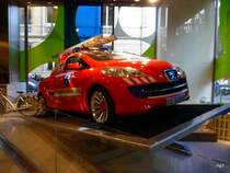 Peugeot - Futuristische Austellungs Feuerwehrauto H2O in der Verkaufsagentur an der Changes de Liege von Peugeot in Paris am 16.10.2009
