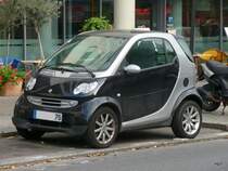 Smart - Schwarzer Smart in den Strassen von Paris am 17.10.2009