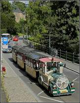 Der kleine Touristenzug in der historischen Altstadt von Luxemburg. 01.08.09