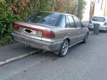 Rückansicht: Mitsubishi Lancer (3. Generation 1988-1995).