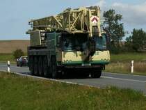 Schwerer Autokran von H.N.Krane war am 11.September 2009 auf der B96 bei Bergen/Rgen unterwegs. 
