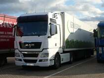 MAN mit einem Sattelauflieger von GEMSERING steht auf einem Rastplatz an der A3, 12.10.2009 

