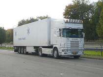 Scania 164 L mit Khlauflieger steht auf einem Rastplatz an der A3, 12.10.2009 

