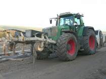 Fendt 926 mit Bodenbearbeitungsgert auf einer Baustelle in Thringen, 21.10.2009 