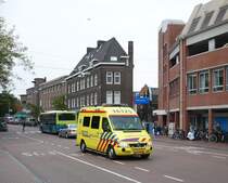 Mercedes RTW in Einsatz in Leiden am 26-09-2009.