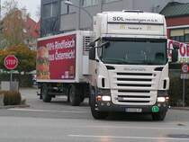 SCANIA-R380 hat bei der Mc-Donald Filiale in Ried i.I. Waren zugestellt;091031