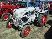 die bekannte sterreichische Firma baute diesen  Steyr C 
im Jahr 1956, der 1-Zyl.-Diesel leistet 18PS,
Traktorentreff Breisach Sept.2009