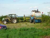 Fortschritt E512 und ZT323 beim Mhwerk anbauen