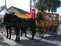 RotKreuzKutsche wirbt anlsslich der Railshow RIED i.I.fr deren Veranstaltung:  100Jahre Rotes-Kreuz Ried ; 070922 