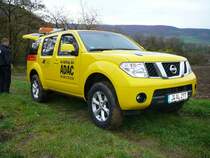 Nissan Pathfinder der Firma JECAR im Auftrag des ADAC unterwegs im Raum Jena am 02.11.09