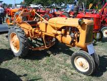 Allis-Chalmers C aus dem Jahr 1949 mit 4-Zyl.-Diesel und 12PS,
die amerik.Firma baute von 1912 bis 1985 Traktoren,
Traktortreff Breisach Sept.2009