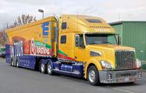 Ein Hinkucker - dieser Volvo Werbetruck in Euskirchen - 02.11.2009
