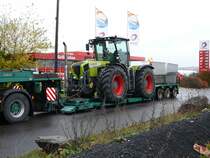 Claas Xerion 3800 steht auf einem Tieflader am Autohof bei Waltershausen am 04.11.2009

