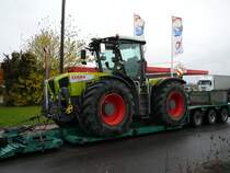 Claas Xerion 3800 steht auf einem Tieflader am Autohof bei Waltershausen am 04.11.2009
