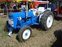 Fordson Super Dextra,
amerik.Ackerschlepper Bj.1964,
3-Zyl.-Diesel, 2500ccm, 42PS,
Traktorentreff Breisach Sept.2009