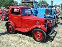 Hanomag ST 20, Strassenschlepper aus dem Jahr 1950,
Dieselmotor mit 1920ccm und 20PS,
Traktorentreff Breisach Sept.2009