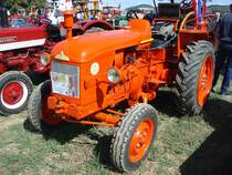 Renault n72 aus dem Jahr 1960,
2-Zyl.-Diesel luftgekhlt mit 28PS,
Traktorentreff Breisach Sept.2009