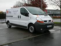 Renault Traffic des Fliesenlegermeisters WETZEL unterwegs im Stadtgebiet von Jena am 04.11.2009