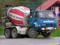 STEYR1491 wird am nebeligen Oktoberabend aufgrund einer Straensperre  zum Umkehren gezwungen;091019