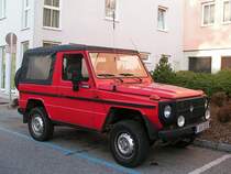 PUCH-240G  geniesst  in der Kurzparkzone die Abendsonne;091020