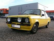 FORD-Escort16 sonnt sich am Messeglnde in Ried i.I.;091025