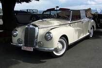 Der  Adenauer  - Benz, Mercedes 300 als Cabrio in hellbeigem Lack. 
