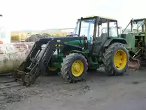 John Deere steht bei der Firma LEO in 07407 Uhlst�dt-Kirchhasel am 05.11.2009