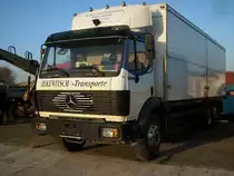 Mercedes-KastenLKW am 07.November 2009 in Sagard.