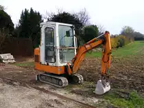 Ein kleiner Schaeff-Bagger im l�ndlichen Herne-Holthausen am 8. November 2009.