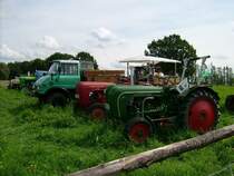 2 mal der selbe Traktor,aber 2 verschiedene Hersteller. Vorn ein Allgaier junior,dahinter ein Porsche junior.Aus Allgaier wurde spter Porsche.