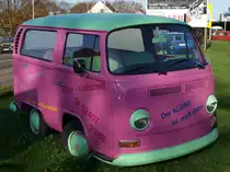 ...und wenn ich gro� bin, werde ich ein Feuerwehrauto.
Dieser quitschbunte VW Bulli steht in Kohlscheid bei Aachen bei einem Lackierbetrieb.