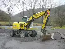Schaeff-Bagger steht auf einer Baustelle s�dlich von Saalfeld