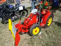 Schanzlin Kultimot, aus dem Jahr 1964 mit 11PS,
die Firma in Weisweil/Baden ist spezialisiert auf
Kleintrecker und Ger�te f�r den Weinanbau,
Traktorentreff Breisach Sept.2009
 