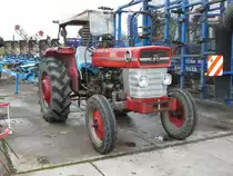 MF 165 steht in der Ausstellung bei L&K in Marlishausen/Th�ringen am 10.11.2009

