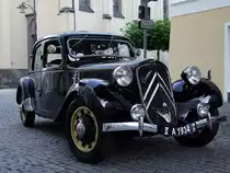 Citro�n Traction Avant  Eterna  soll im Jahre 1934 gebaut worden sein, und parkt vor der Fu�g�ngerzone in Passau; 090823