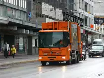 Mercedes ECONIC M�llwagen unterwegs in der Stadt Fribourg am 09.11.2009