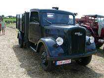 Dieser Opel Blitz mit Holzgaser war beim Buldogtreffen im thr. Bocka zu sehen