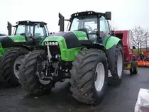 Deutz steht in der Ausstellung bei L&K in Marlishausen/Th�ringen am 10.11.2009

