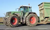 Fendt 916 auf dem Weg zum Acker - Palmersheim 25.10.2009