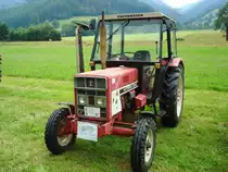 IHC 533,mit angebautem M�hbalken,
Bj.1979, 40PS und 28Km/h,
Buchenbach 2008