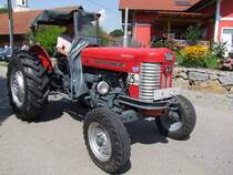 MF65 erreicht nach der Oldtimerrundfahrt in Mnsteuer sein Ziel;090809