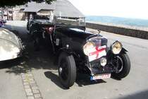 Auf dem Burgparkplatz in Herborn gab es zufllig eine kleine Oldtimerausstellung, hier ein Horch mit Rot-Kreuz-Fahne. Sommer 2006