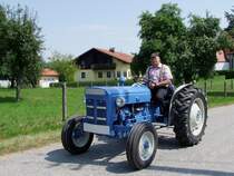 FORDSON-SuperDextra auf voller Fahrt anlsslich der Oldtimerrundfahrt in Antiesenhofen;090809